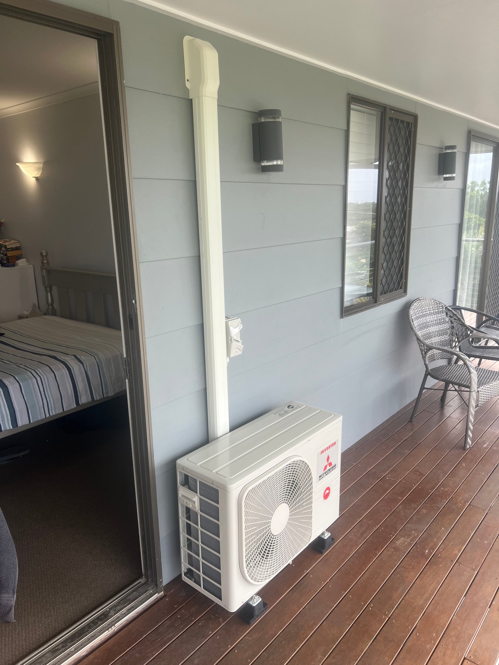 Outdoor split-system air conditioning installation